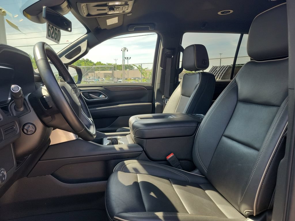 Used 2024 Chevrolet Tahoe Premier AWD/4WD image 16