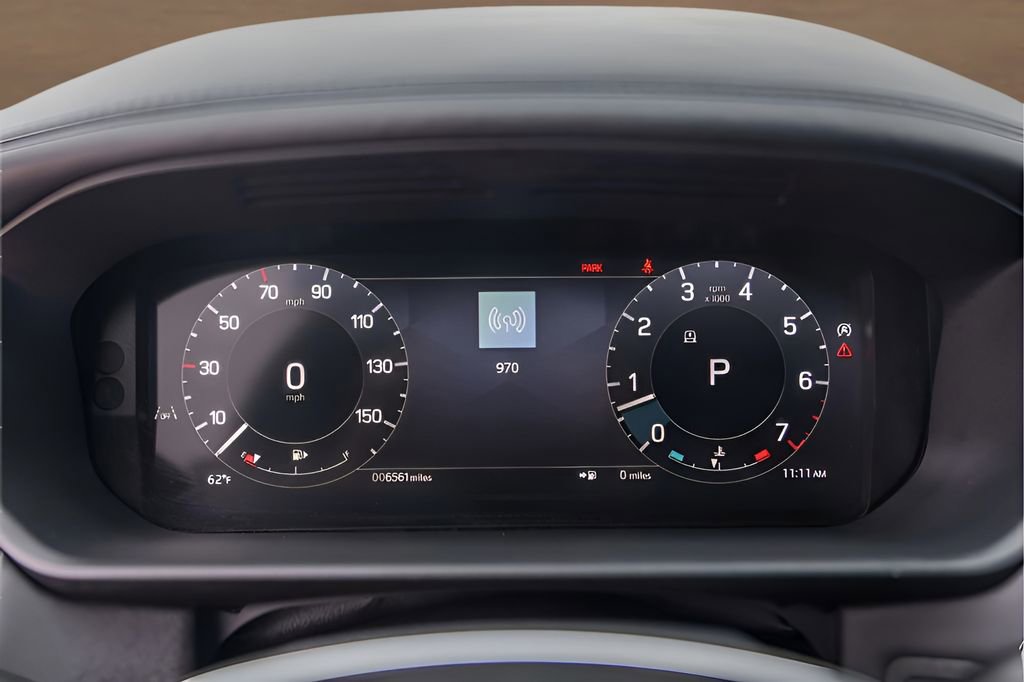 Used 2024 Land Rover Discovery Metropolitan Edition AWD/4WD image 14
