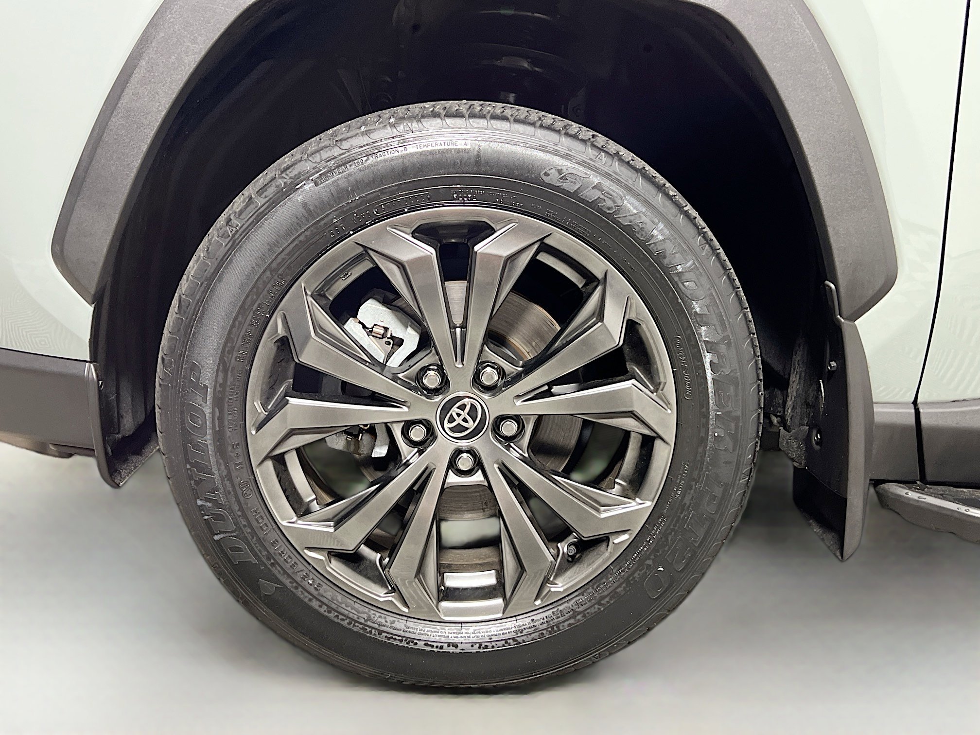 Used 2022 Toyota RAV4 XLE Premium image 14