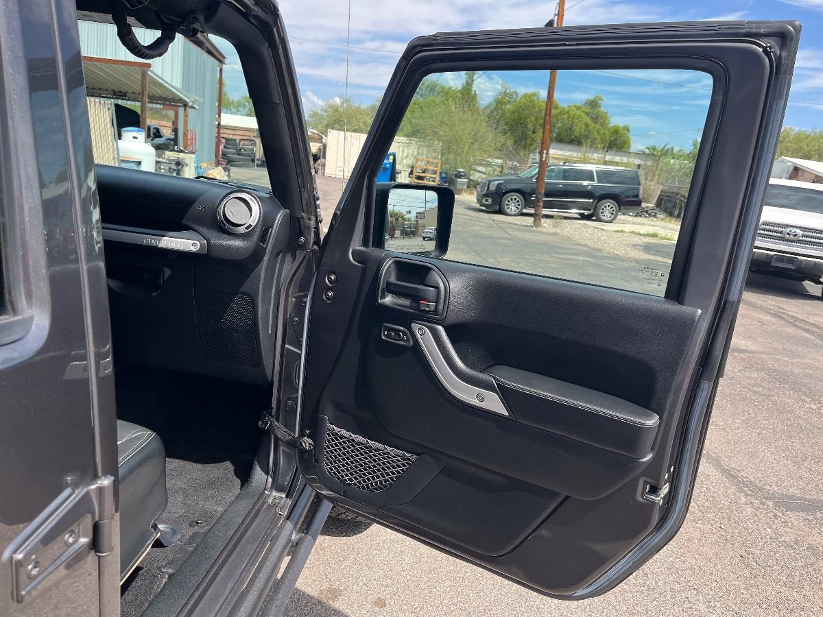 Used 2016 Jeep Wrangler Unlimited Rubicon AWD/4WD image 35