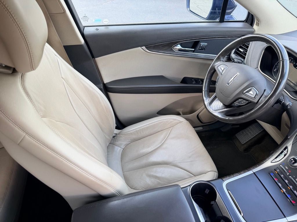 Used 2018 Lincoln MKX Reserve w/ Driver Assistance Package FWD image 14
