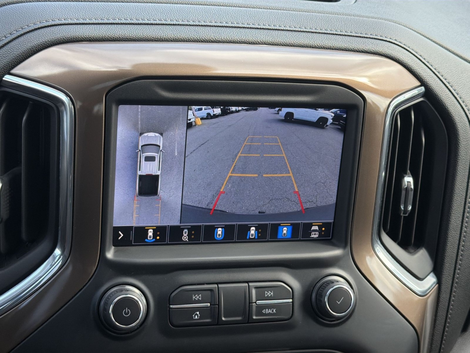 Used 2021 Chevrolet Silverado 1500 High Country w/ Technology Package AWD/4WD image 19