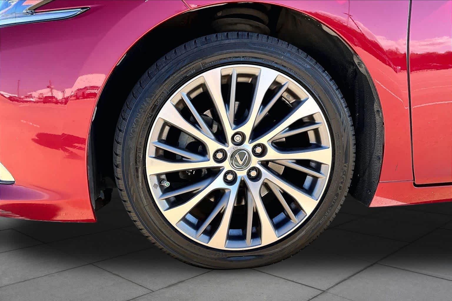 Used 2020 Lexus ES 350 w/ Accessory Package 2 FWD image 11