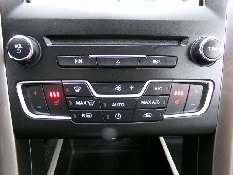 Used 2018 Ford Fusion Energi SE FWD image 19
