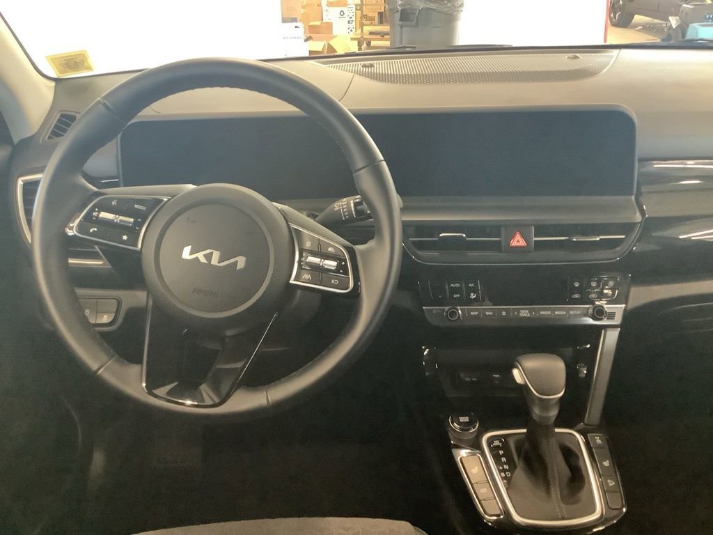 Certified 2025 Kia Seltos S AWD/4WD image 9
