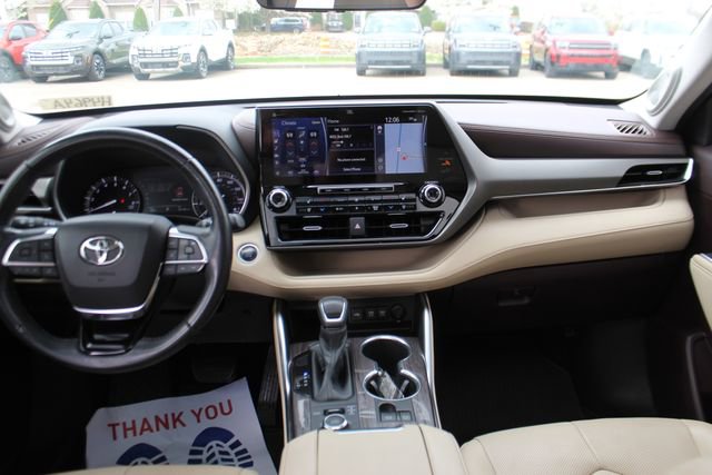 Used 2020 Toyota Highlander Limited image 12