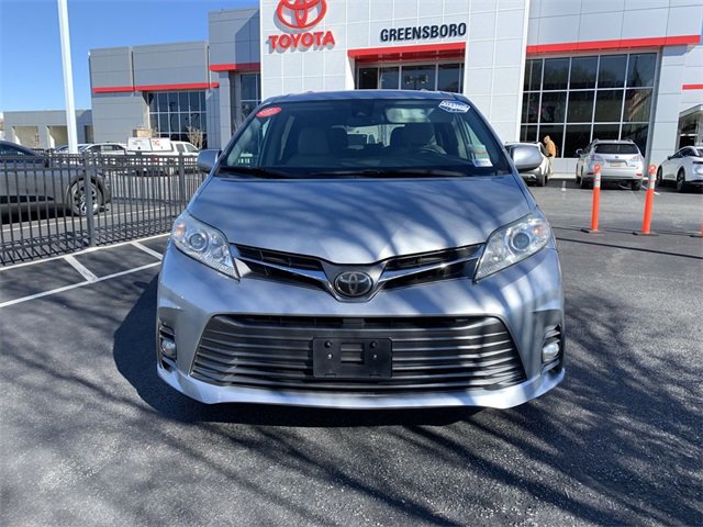 Used 2020 Toyota Sienna Limited image 3