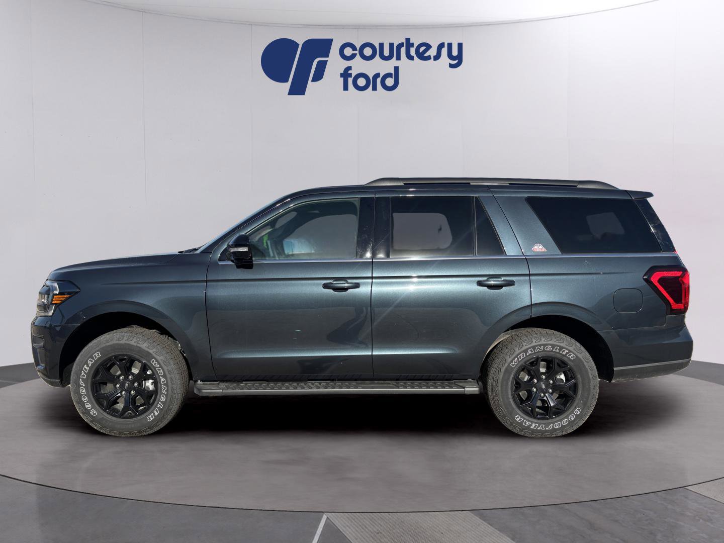 Used 2024 Ford Expedition Timberline image 4