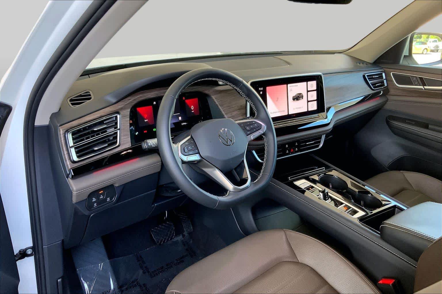 Used 2025 Volkswagen Atlas SEL AWD/4WD image 18
