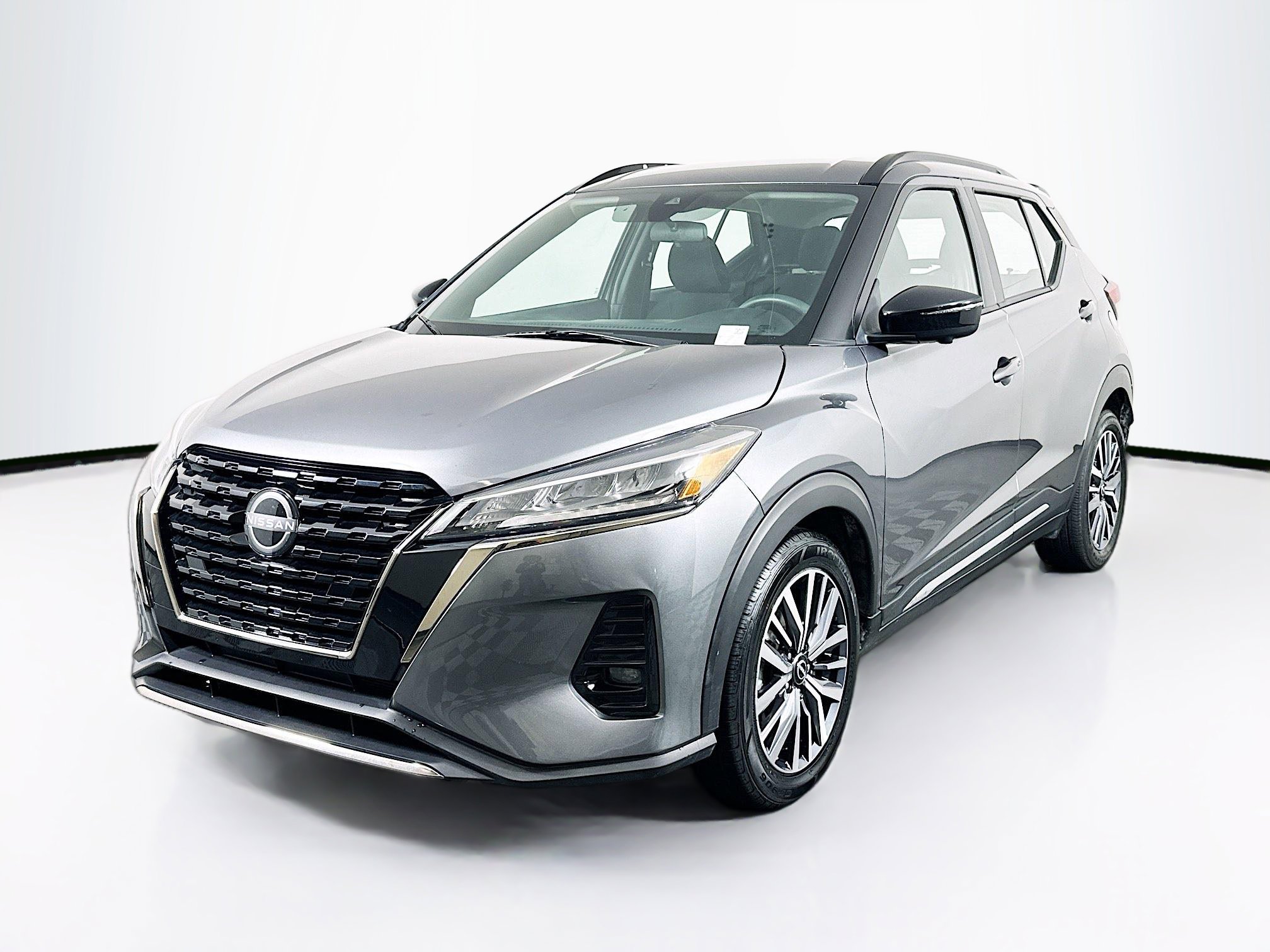 Used 2024 Nissan Kicks SR image 3