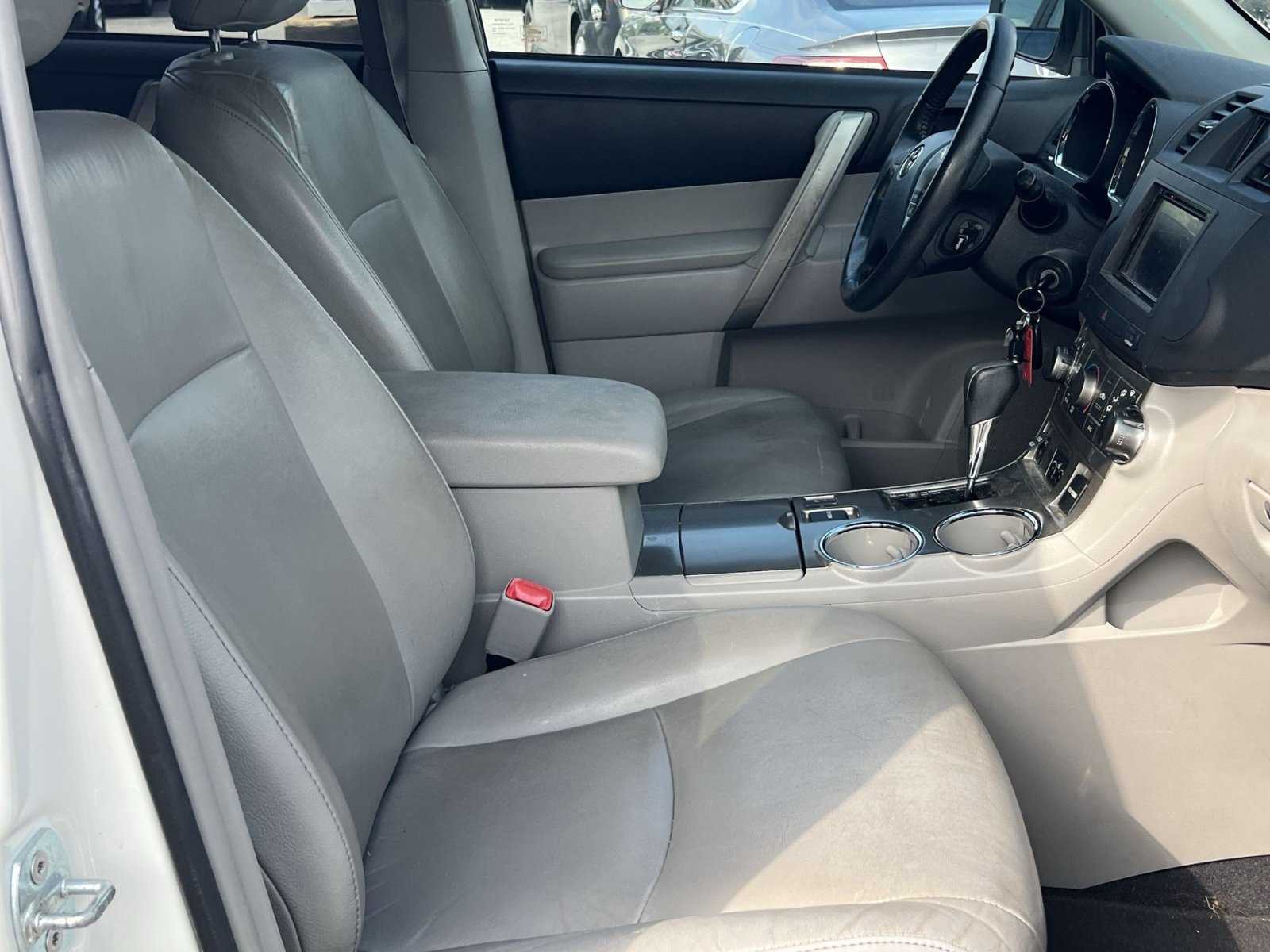 Used 2012 Toyota Highlander SE w/ Tow Pkg AWD/4WD image 27