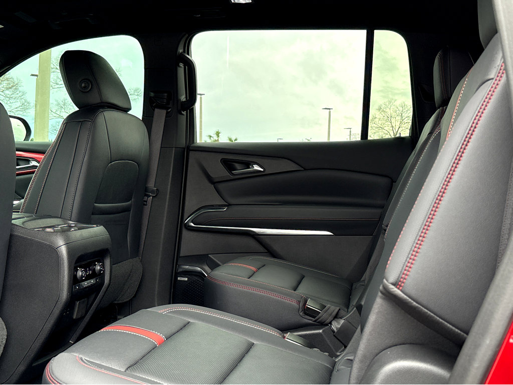 Used 2025 Chevrolet Traverse RS image 14