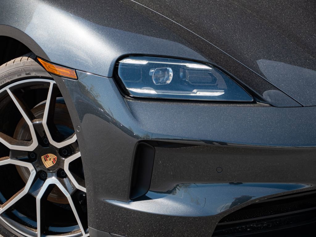 Certified 2025 Porsche Taycan AWD/4WD image 37