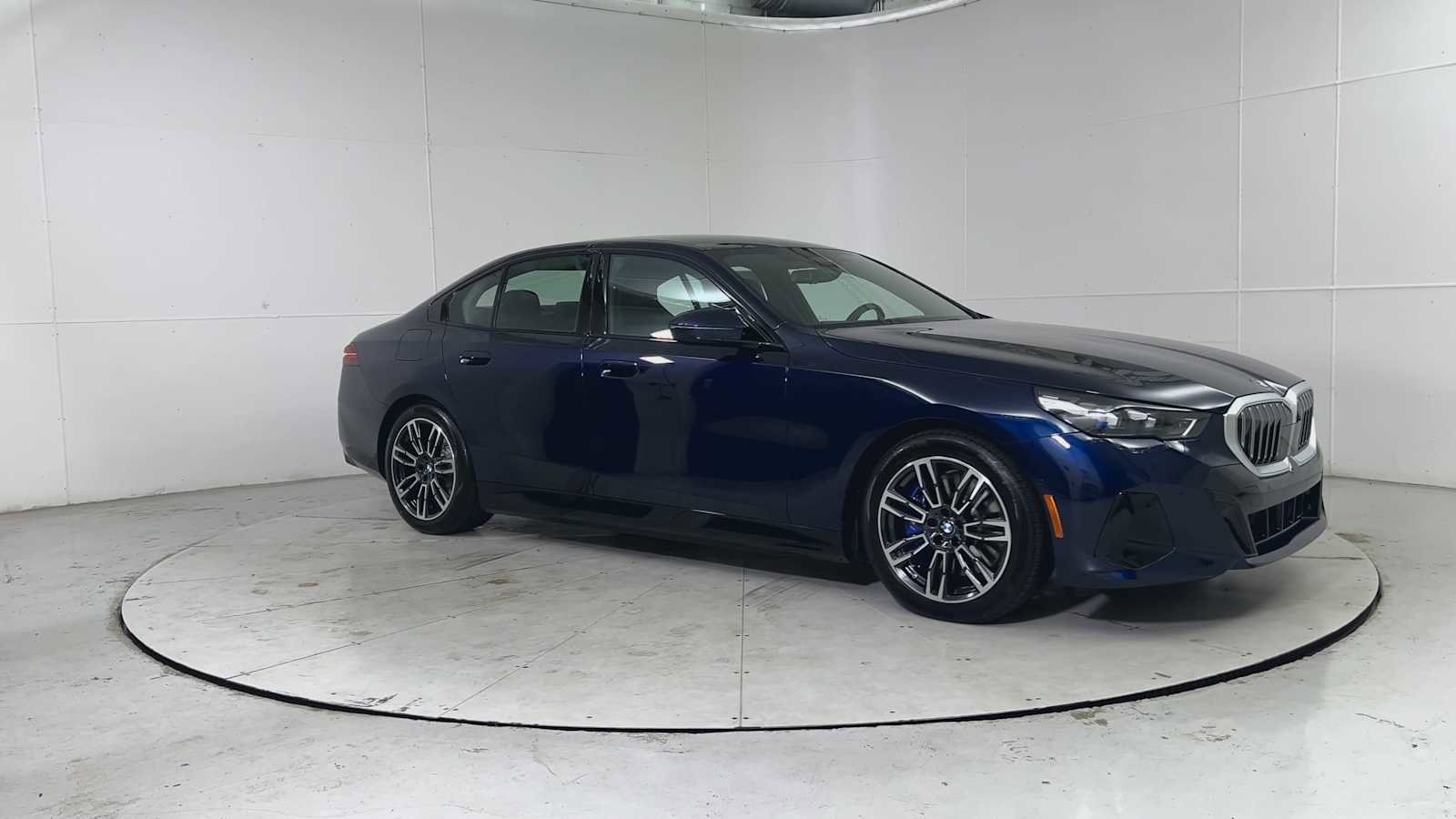 New 2026 BMW 550e xDrive image 8