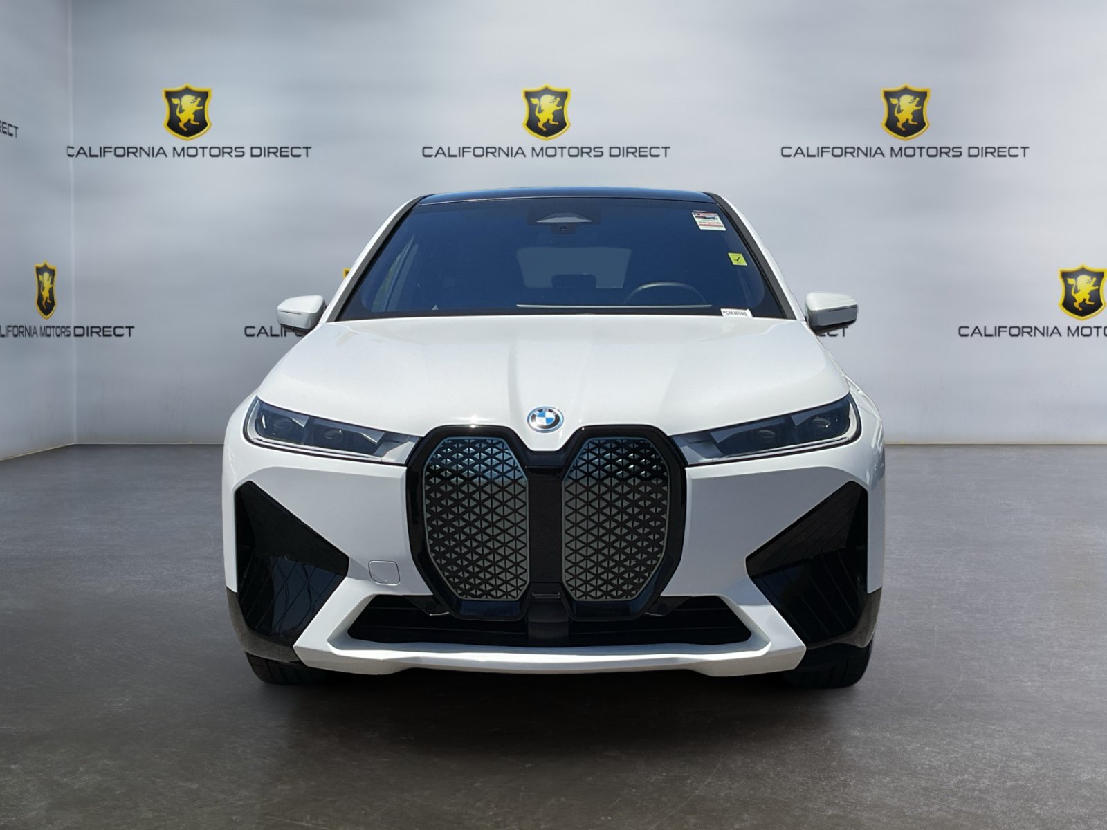 Used 2023 BMW iX xDrive50 w/ Sport Package AWD/4WD image 2