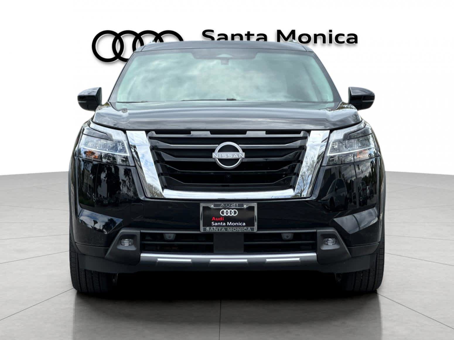 Used 2022 Nissan Pathfinder Platinum w/ Cargo Package FWD image 10