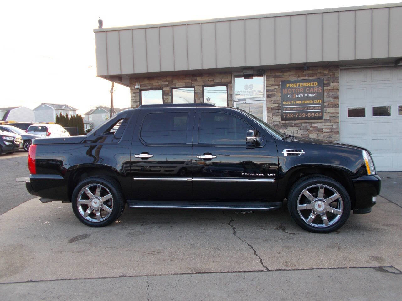 Used 2013 Cadillac Escalade EXT Luxury image 2