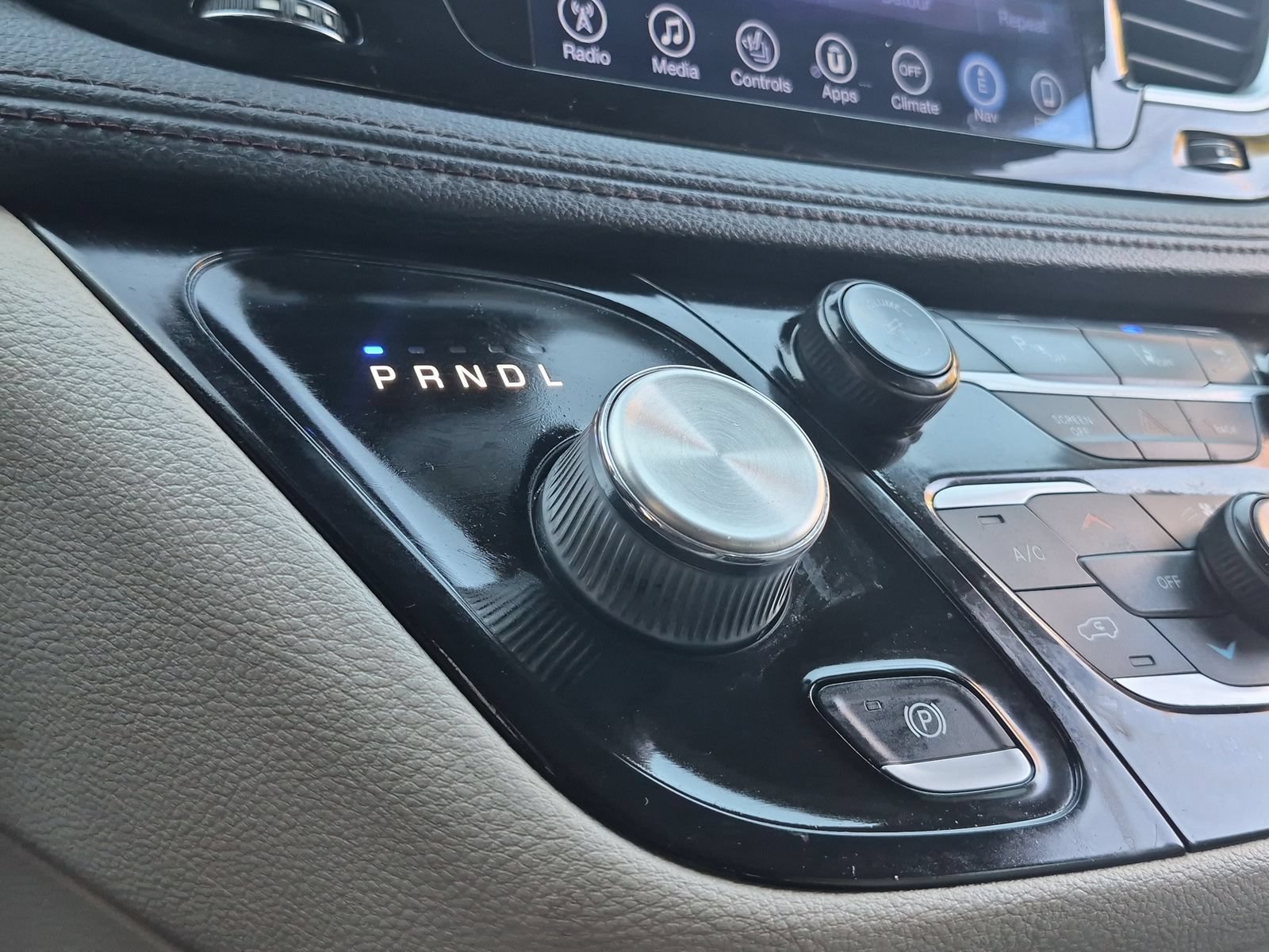 Used 2017 Chrysler Pacifica Limited FWD image 30