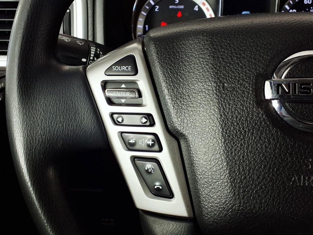 Used 2018 Nissan Titan SV image 19