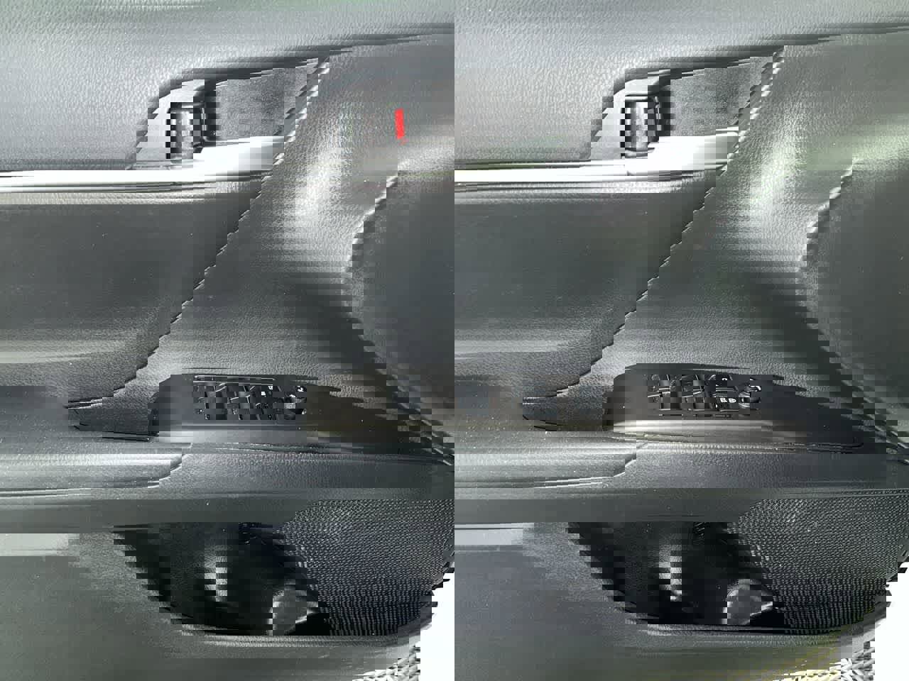 Used 2023 Toyota Camry SE image 13