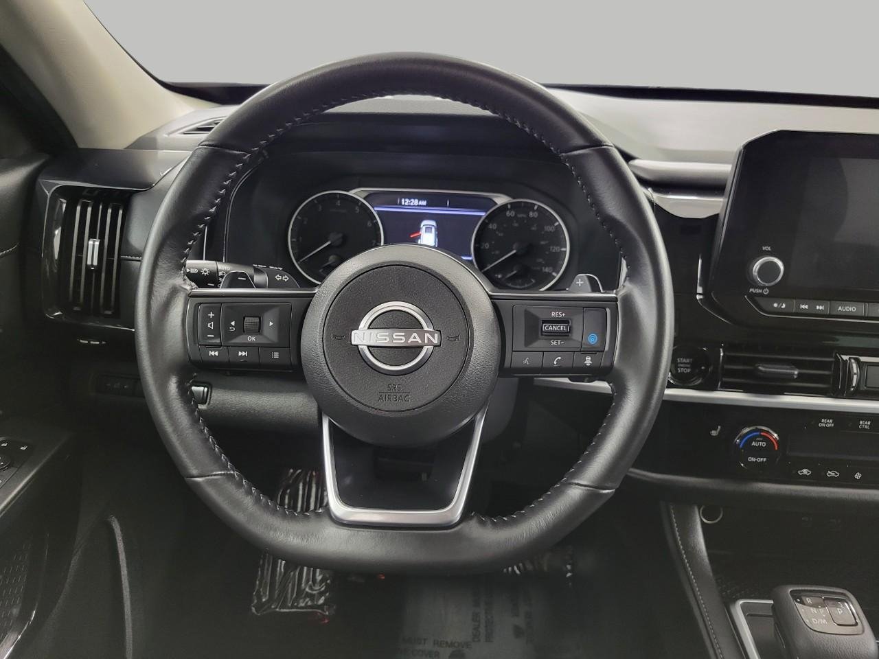 Used 2025 Nissan Pathfinder SV image 5