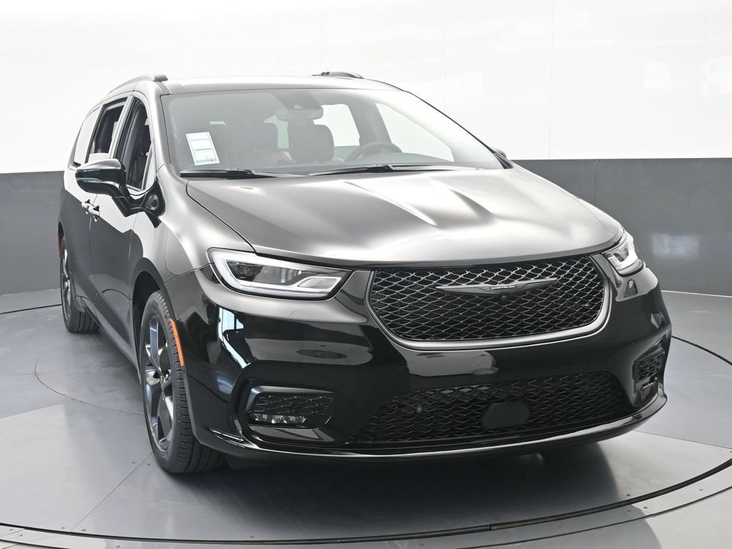 New 2026 Chrysler Pacifica Select w/ S Appearance Package FWD image 9