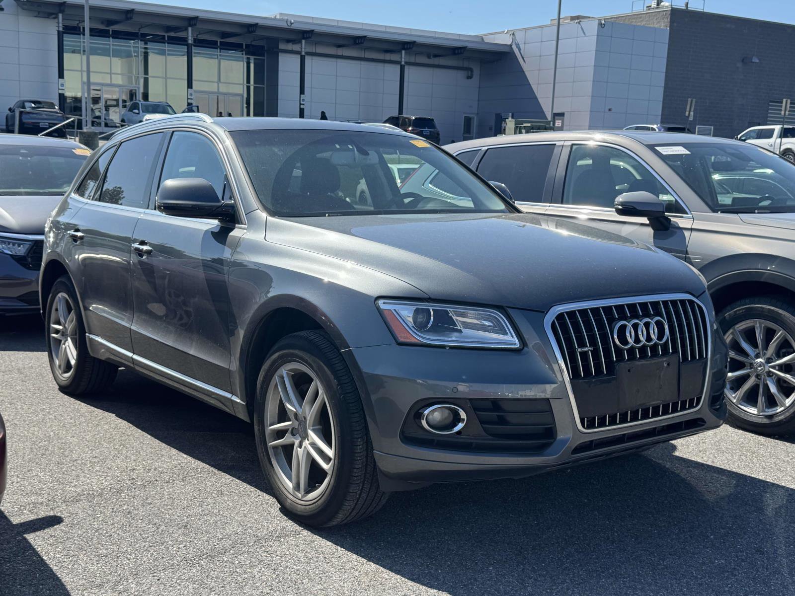 Used 2017 Audi Q5 2.0T Premium Plus w/ Technology Package AWD/4WD image 3