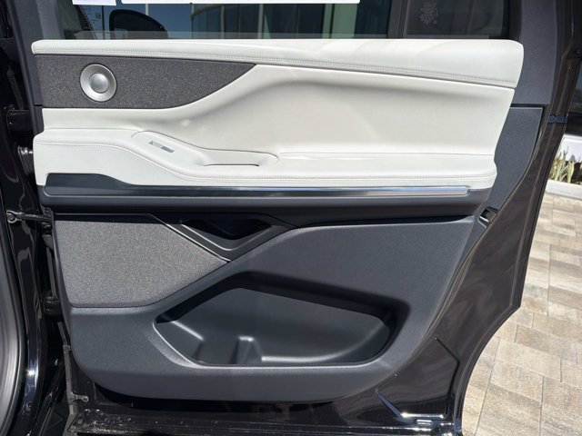 New 2026 Lincoln Navigator L Reserve AWD/4WD image 21