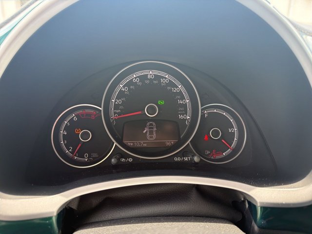 Used 2018 Volkswagen Beetle 2.0T SE FWD image 9