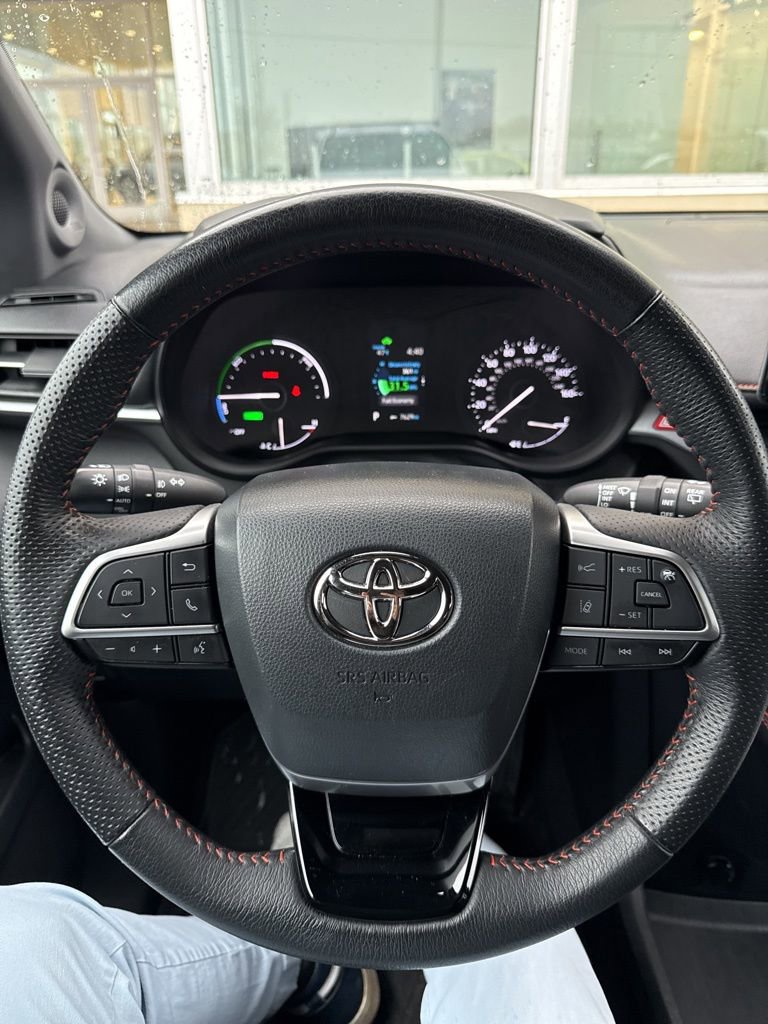 Used 2022 Toyota Sienna XSE w/ XSE Plus Package image 18