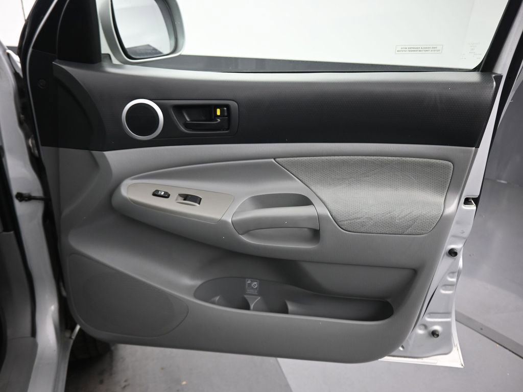 Used 2005 Toyota Tacoma PreRunner image 37