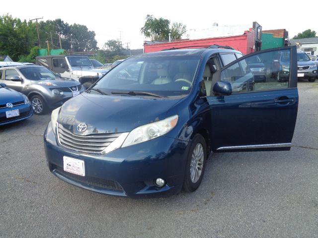 Used 2012 Toyota Sienna XLE image 15