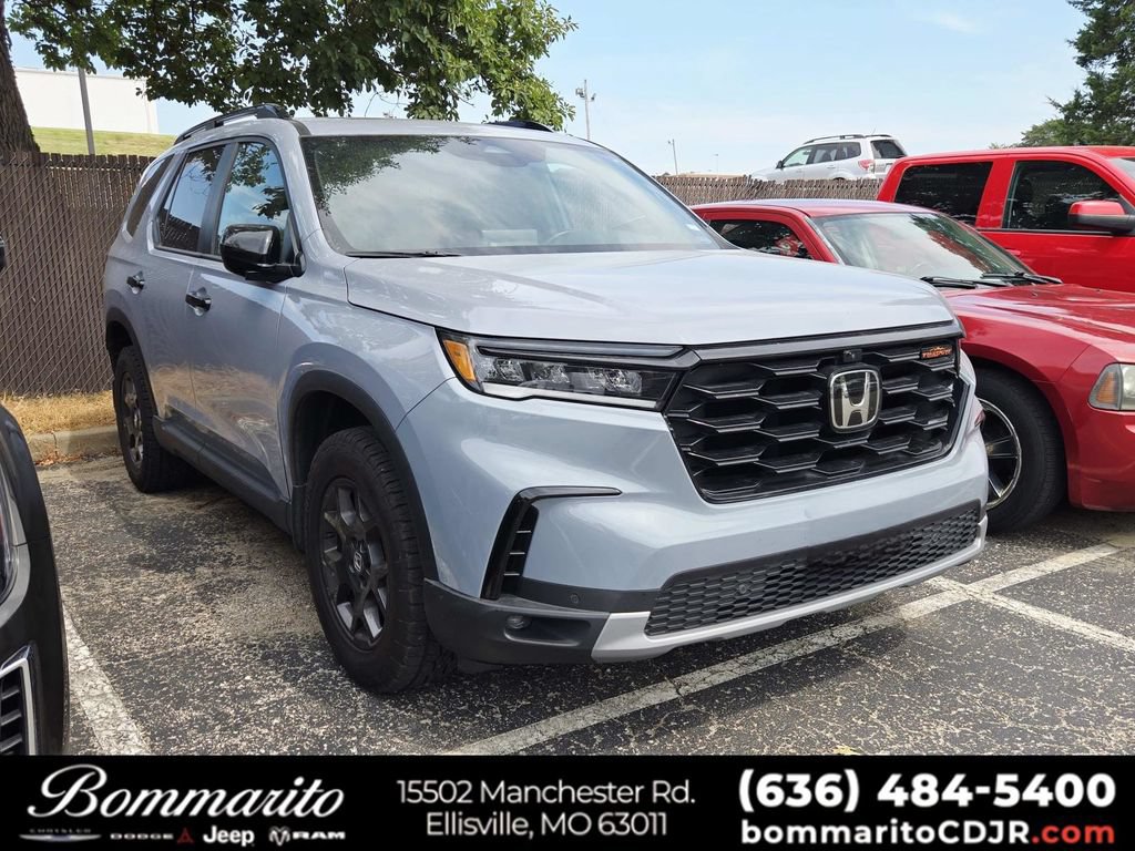 Used 2025 Honda Pilot TrailSport image 1