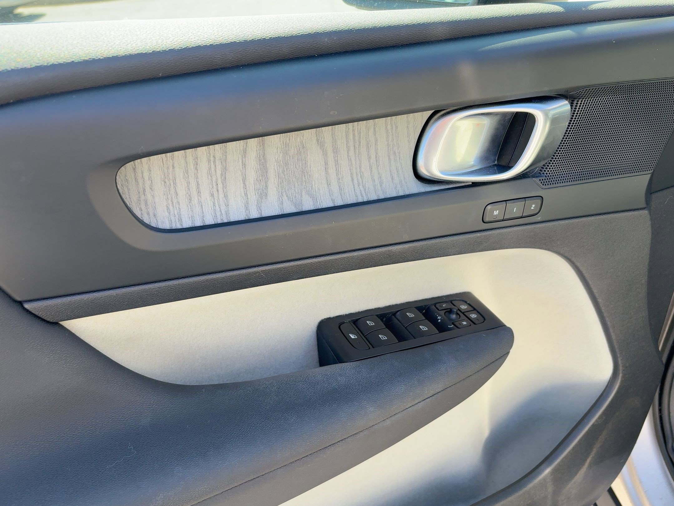 Used 2023 Volvo XC40 B5 Plus w/ Climate Package image 12