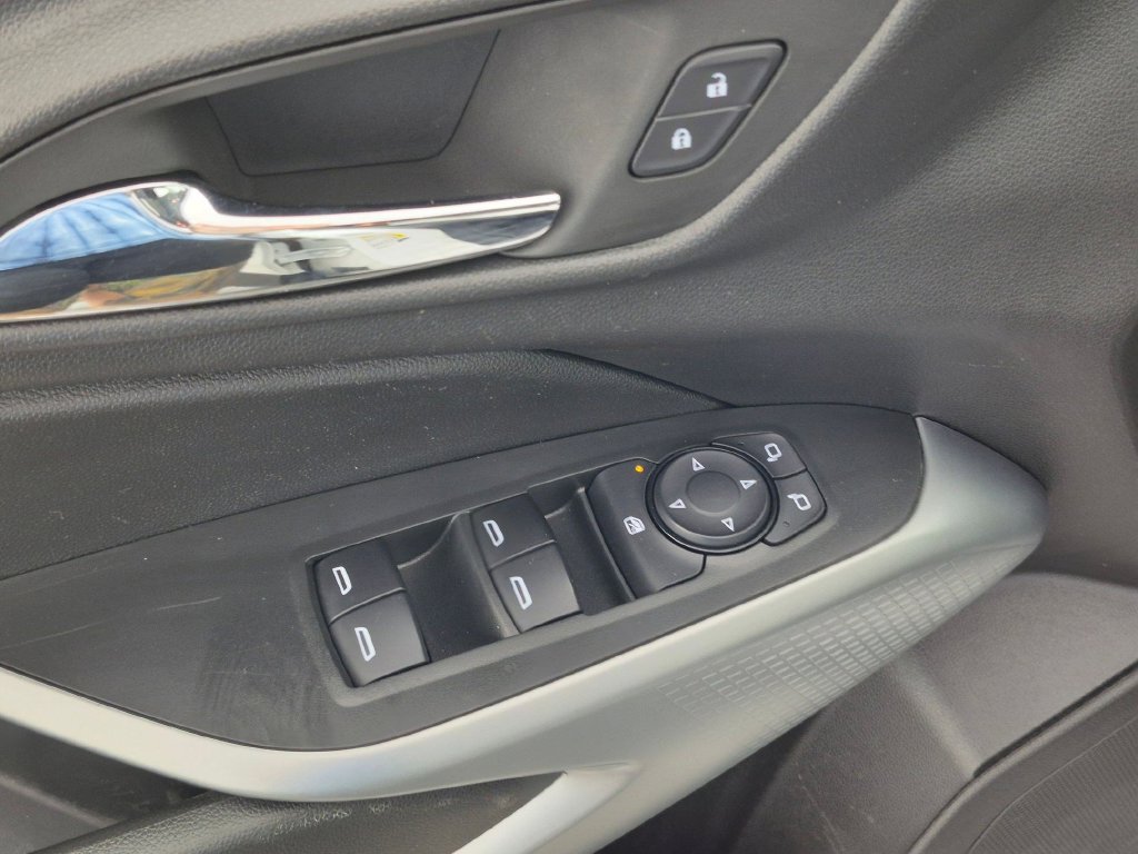 Used 2024 Chevrolet Trax LS w/ LS Convenience Package FWD image 11