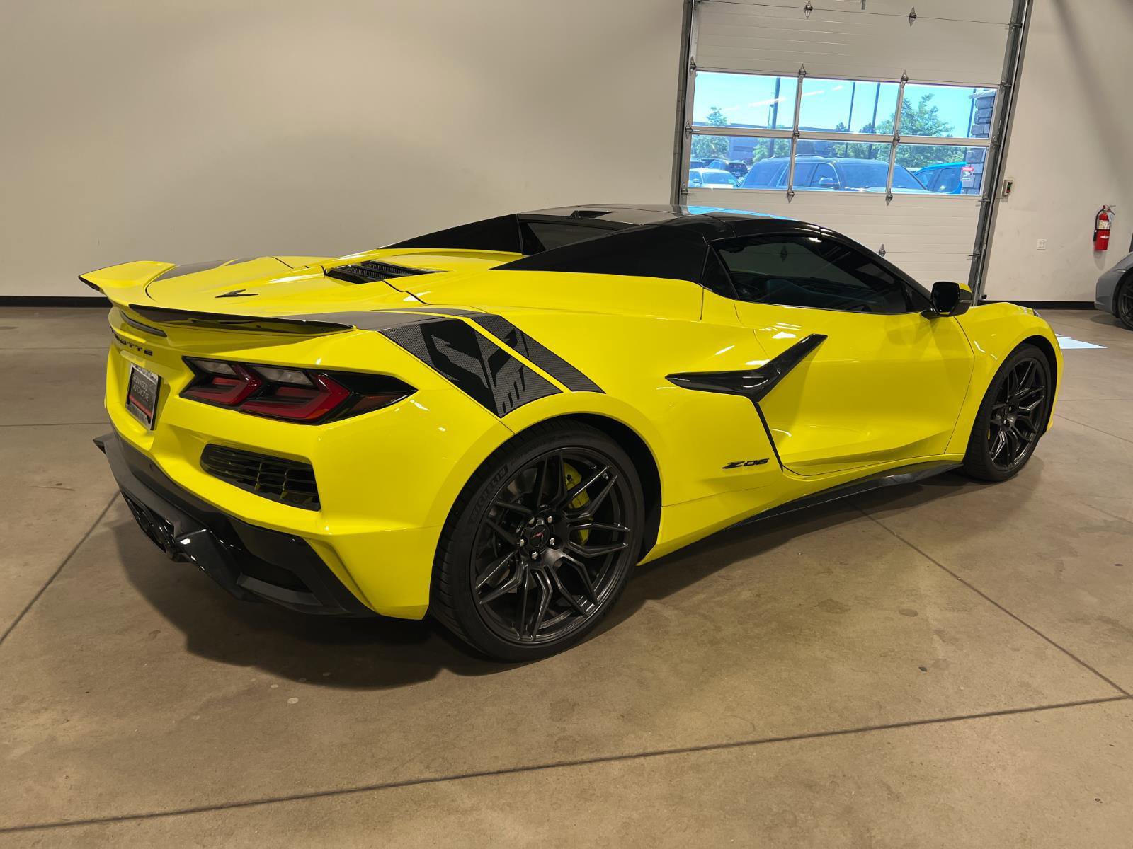 Used 2023 Chevrolet Corvette Z06 RWD image 3