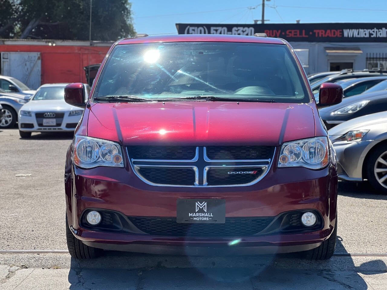 Used 2017 Dodge Grand Caravan SXT FWD image 2
