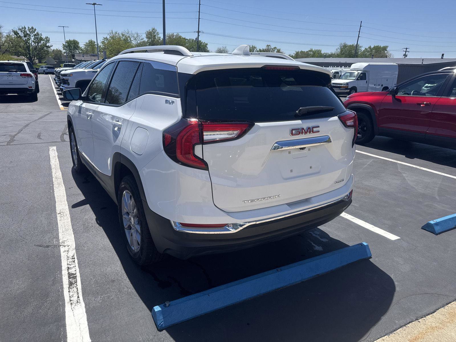 Used 2022 GMC Terrain SLT AWD/4WD image 4