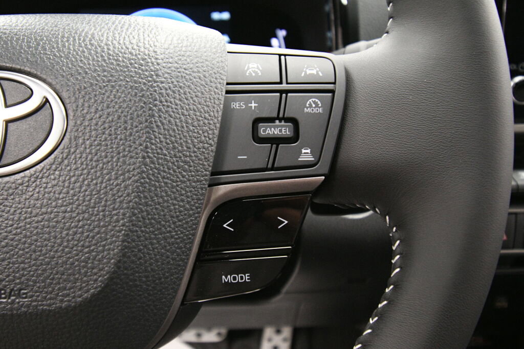 Certified 2025 Toyota Camry SE image 18