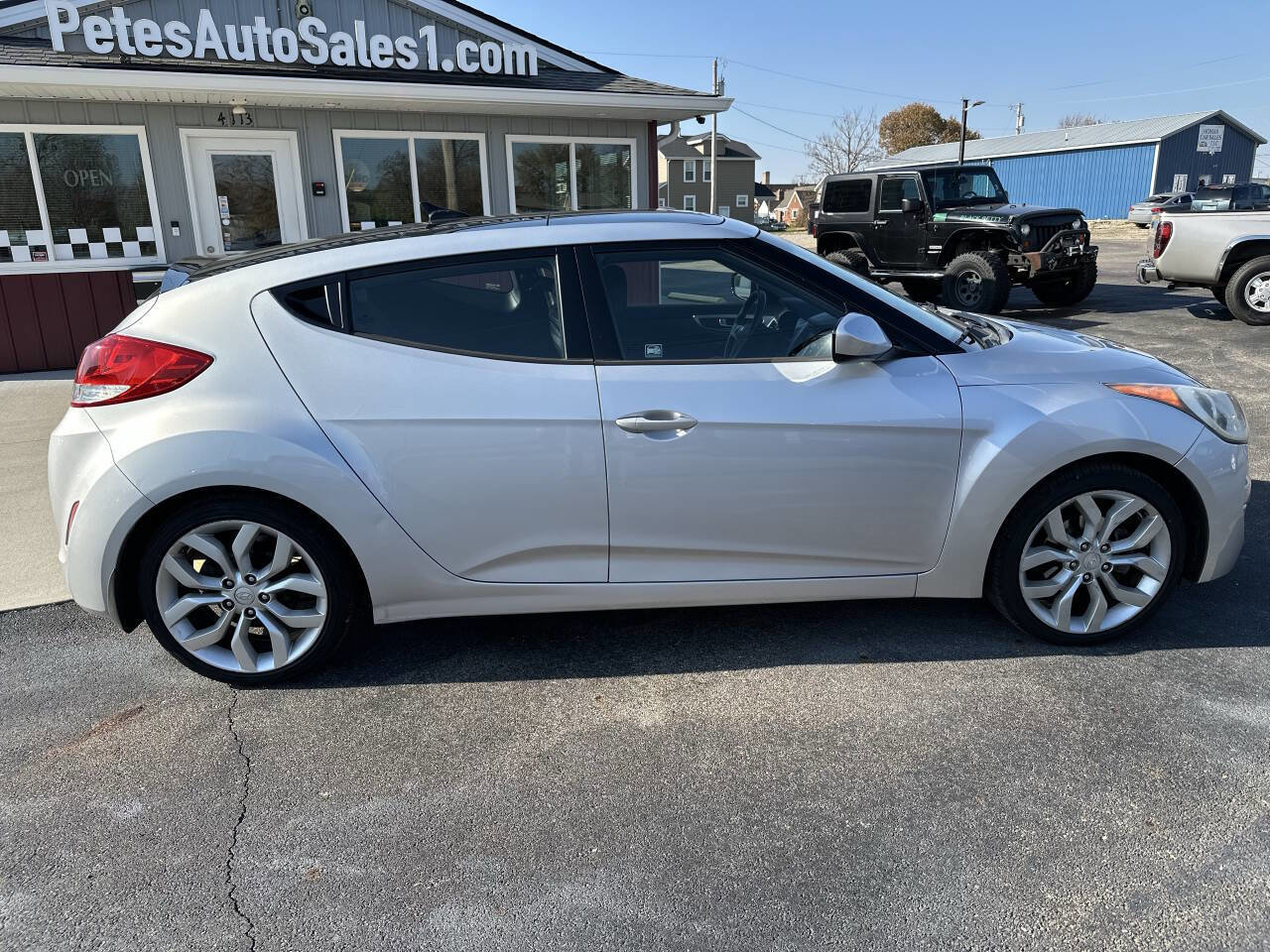 Used 2013 Hyundai Veloster w/ Style Pkg image 6