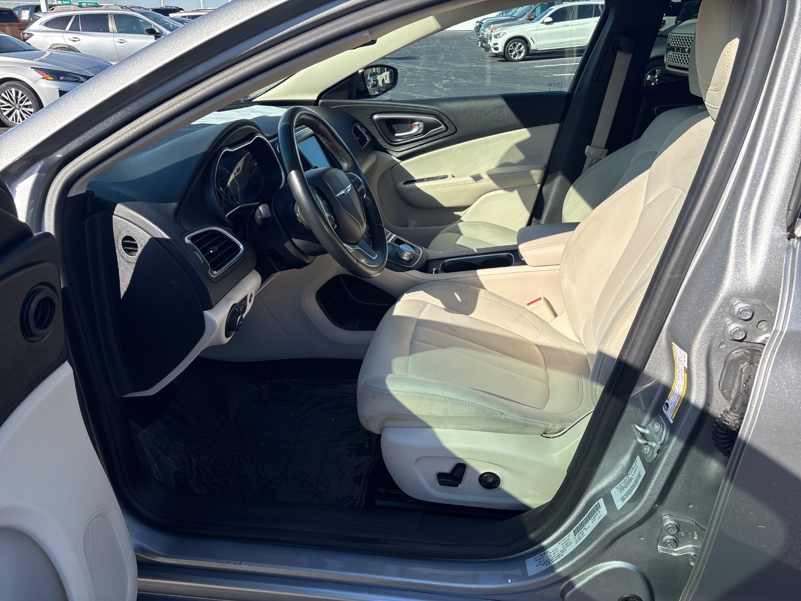 Used 2016 Chrysler 200 Limited w/ Convenience Group FWD image 10