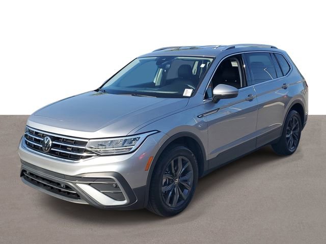 Certified 2024 Volkswagen Tiguan SE image 2