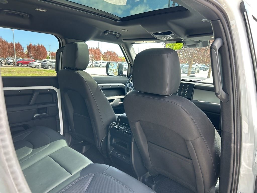 Used 2025 Land Rover Defender 110 S image 48