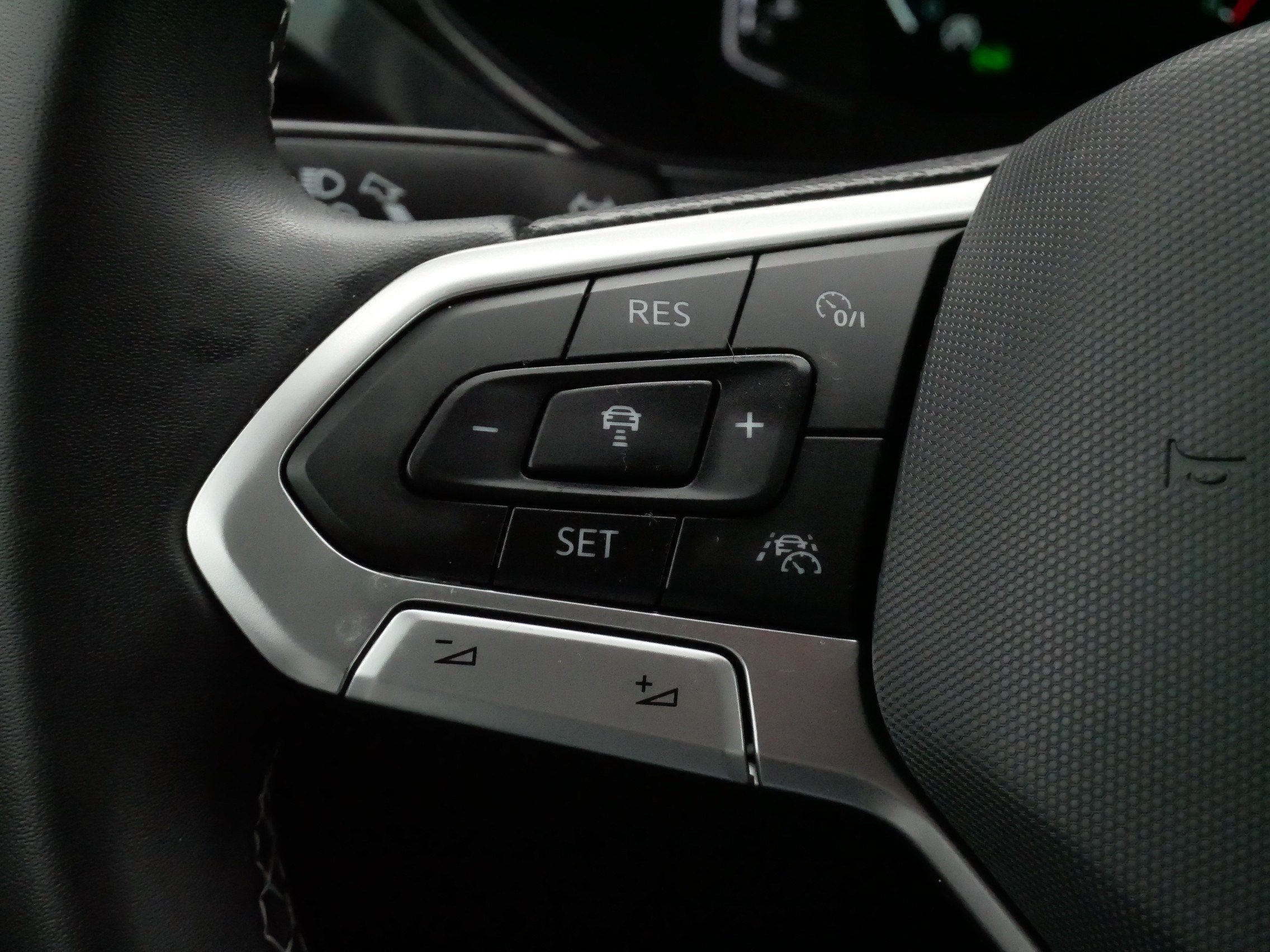 Certified 2022 Volkswagen Taos SEL w/ Panoramic Sunroof Package image 26