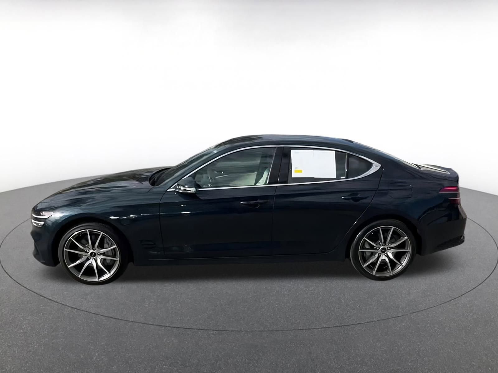 Used 2025 Genesis G70 2.5T image 9