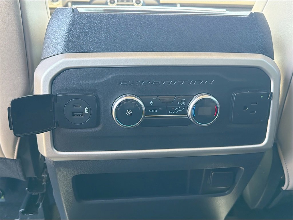 Used 2023 Ford Expedition XLT image 25