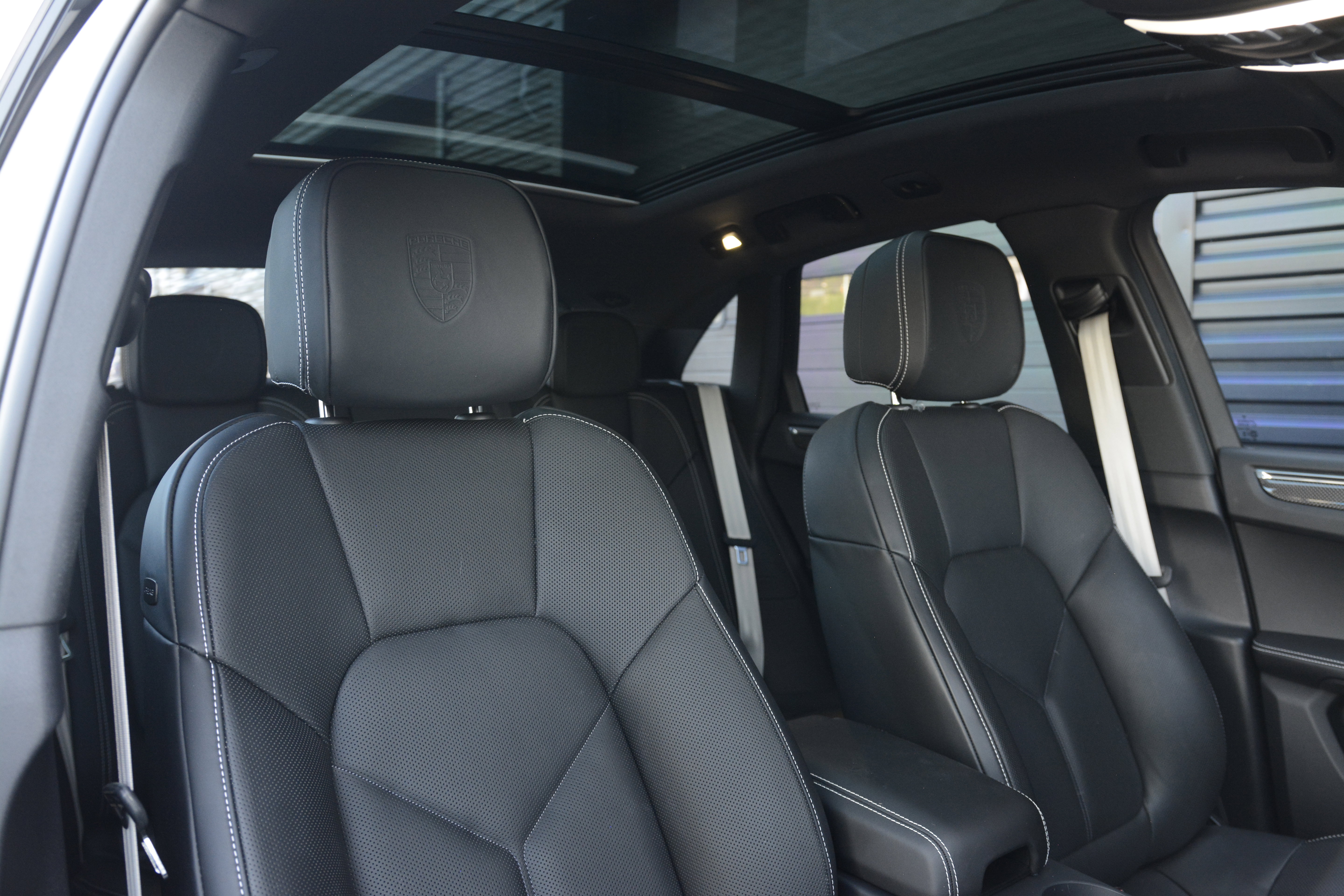 Certified 2026 Porsche Macan Turbo AWD/4WD image 27