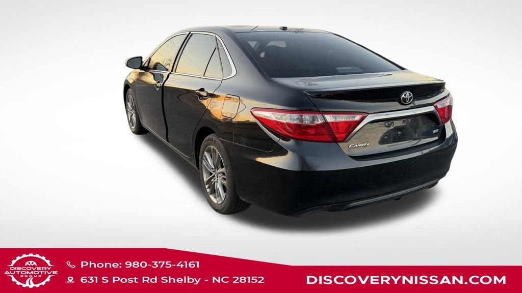 Used 2017 Toyota Camry SE image 2
