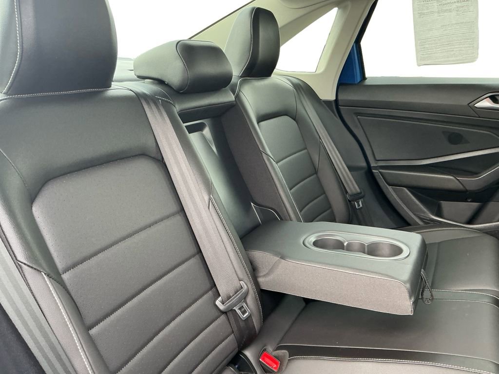 Used 2022 Volkswagen Jetta SE w/ Panoramic Sunroof Package image 19