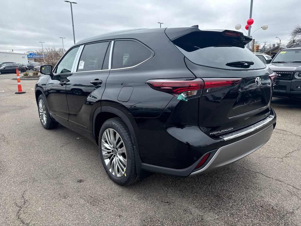 New 2026 Toyota Highlander Platinum image 5